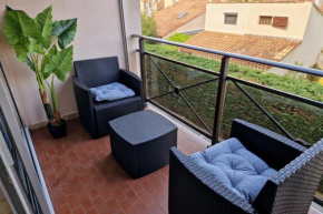 BRIGHT 20 m with WIFI-BALCONY and POOL